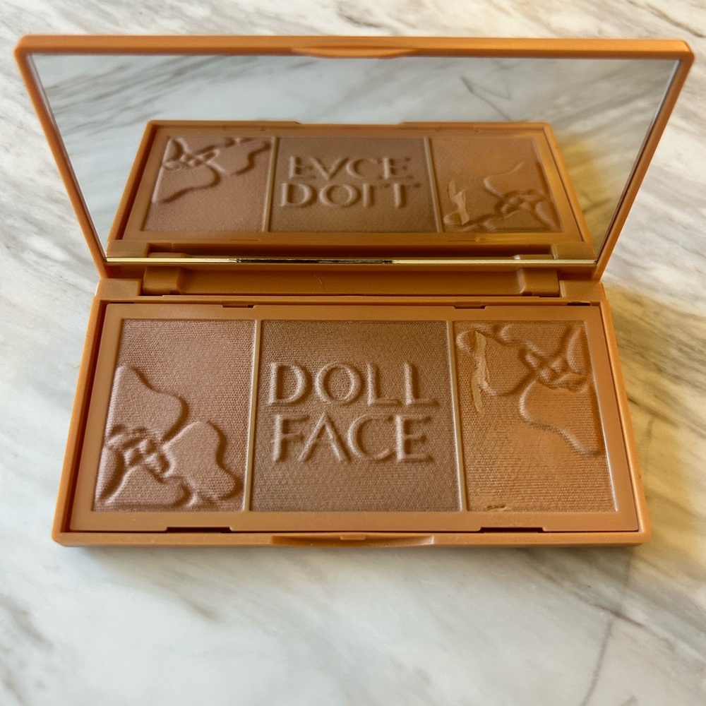 Doll Face Glow baby glow!Illuminating Highlighter trio. Beach bunny bronze